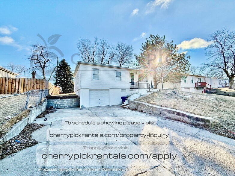 Building Photo - 7201 S 22nd St