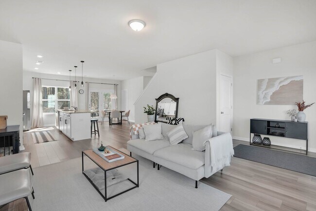 Building Photo - Bright & Welcoming 5-Bedroom Home in Richmond Hill, GA