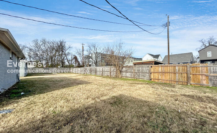 Building Photo - 1728 17th Ave N