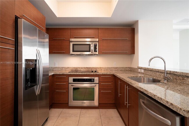 Building Photo - 2681 N Flamingo Rd