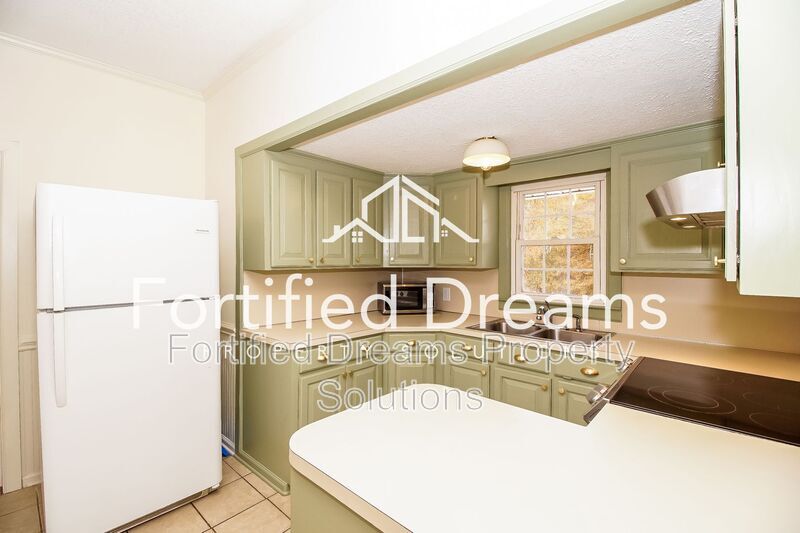 Building Photo - 309 E 11th St