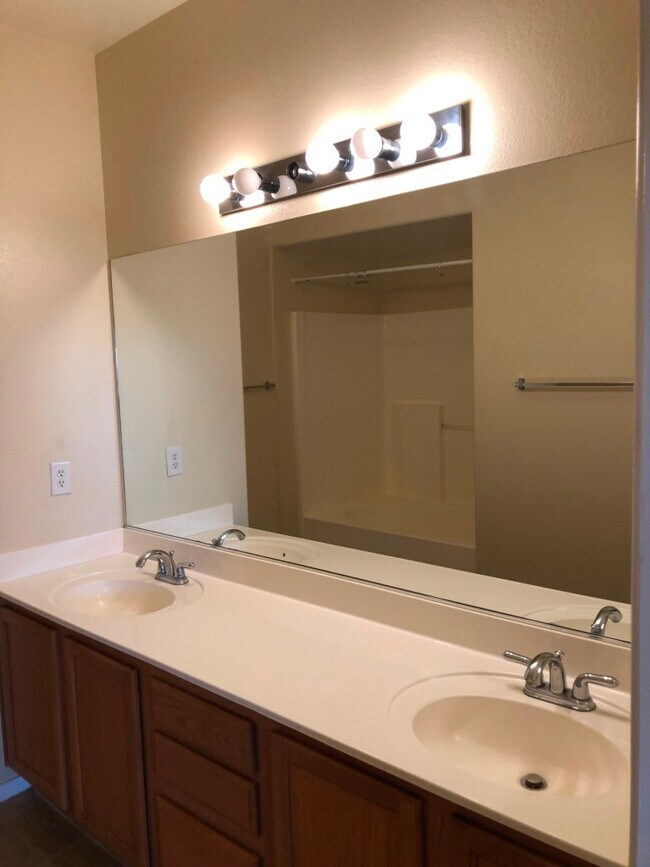 Building Photo - 833 Aspen Peak Loop