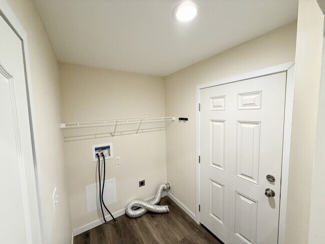 Building Photo - 9345 White Pine Ct