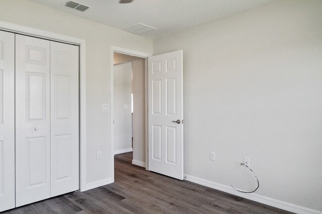 Building Photo - 13422 SW 48th Ave