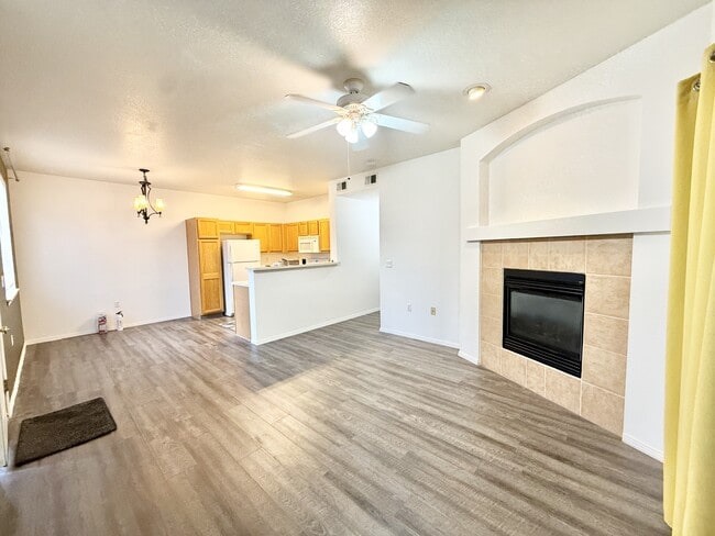 Building Photo - 3002 W Elizabeth St