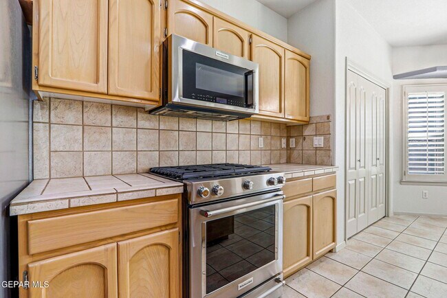 Building Photo - 6141 Loma De Cristo Dr