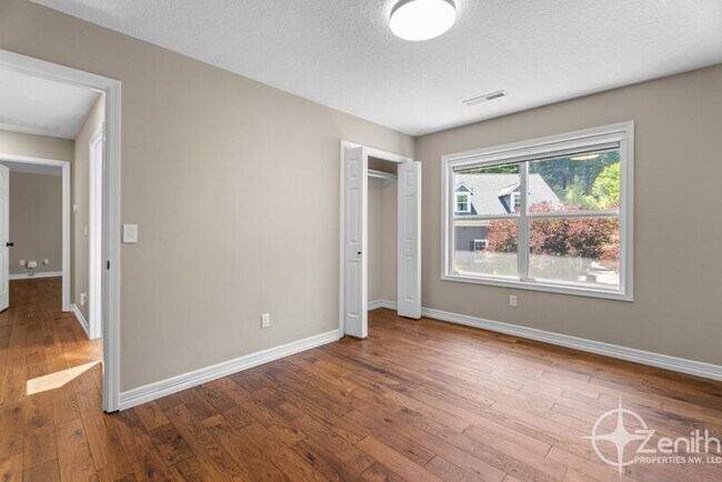 Building Photo - 4106 NE 242nd Ave