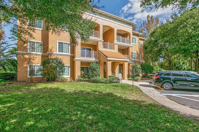 Building Photo - 625 Fairway Dr