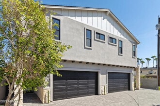 Building Photo - 902 W Hazelwood St