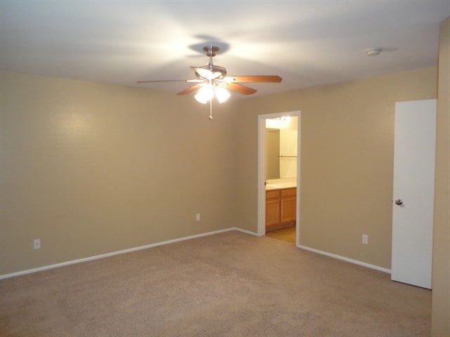 Building Photo - 386 E Daniella Dr