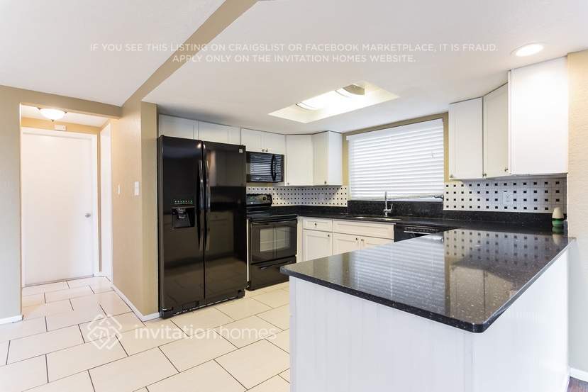 Building Photo - 9141 Lunar Ln