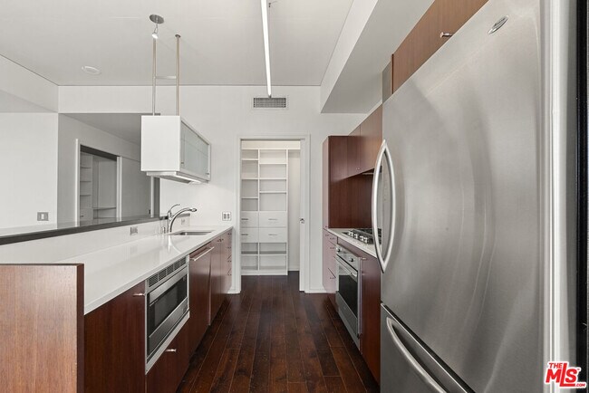 Building Photo - 1155 S Grand Ave