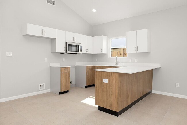 Building Photo - 2600 Brownjay Rd