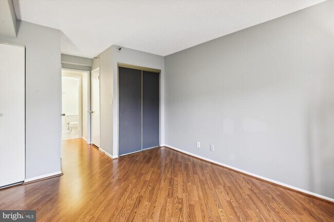 Building Photo - 1600 N Oak St