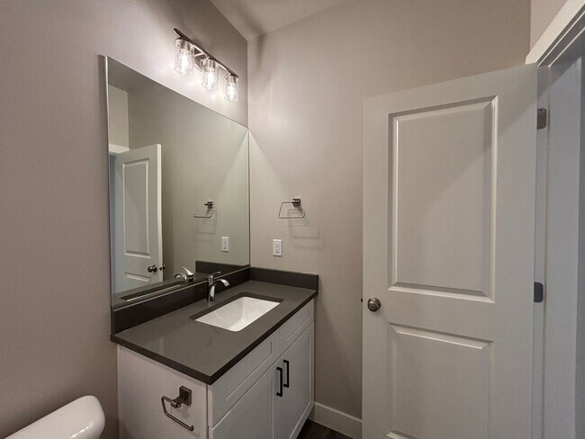 Building Photo - BRAND NEW TOWNHOME FOR RENT!