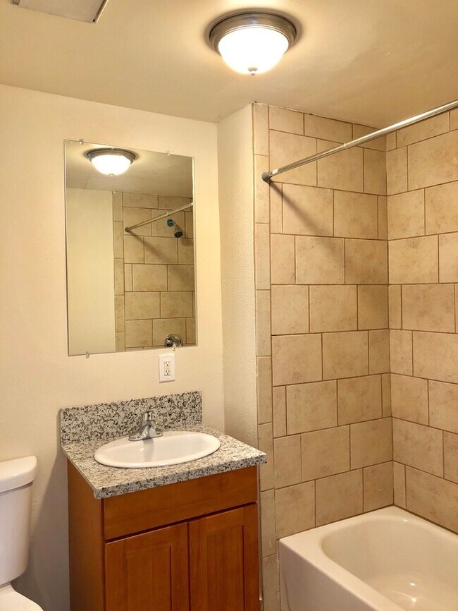 Building Photo - 1313 NE 131st Pl