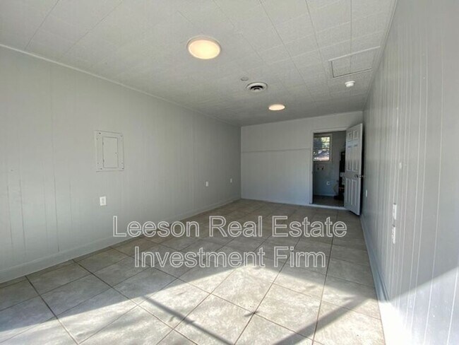 Building Photo - 3437 Red Bud Ln