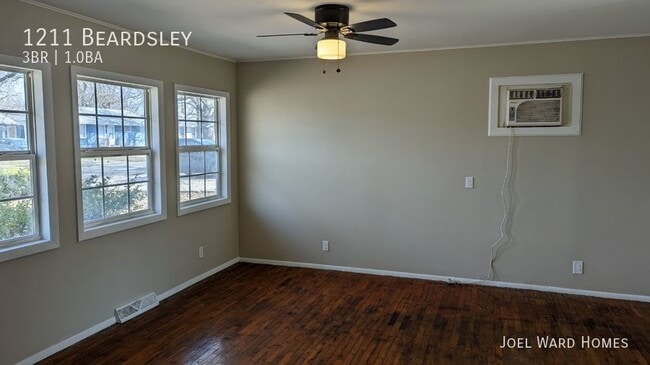 Building Photo - 3 Bedroom Home With A Fully Fenced In Yard