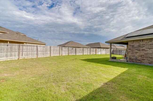 Building Photo - Nice 3 Bed, 2 Bath House in Creekside Esta...