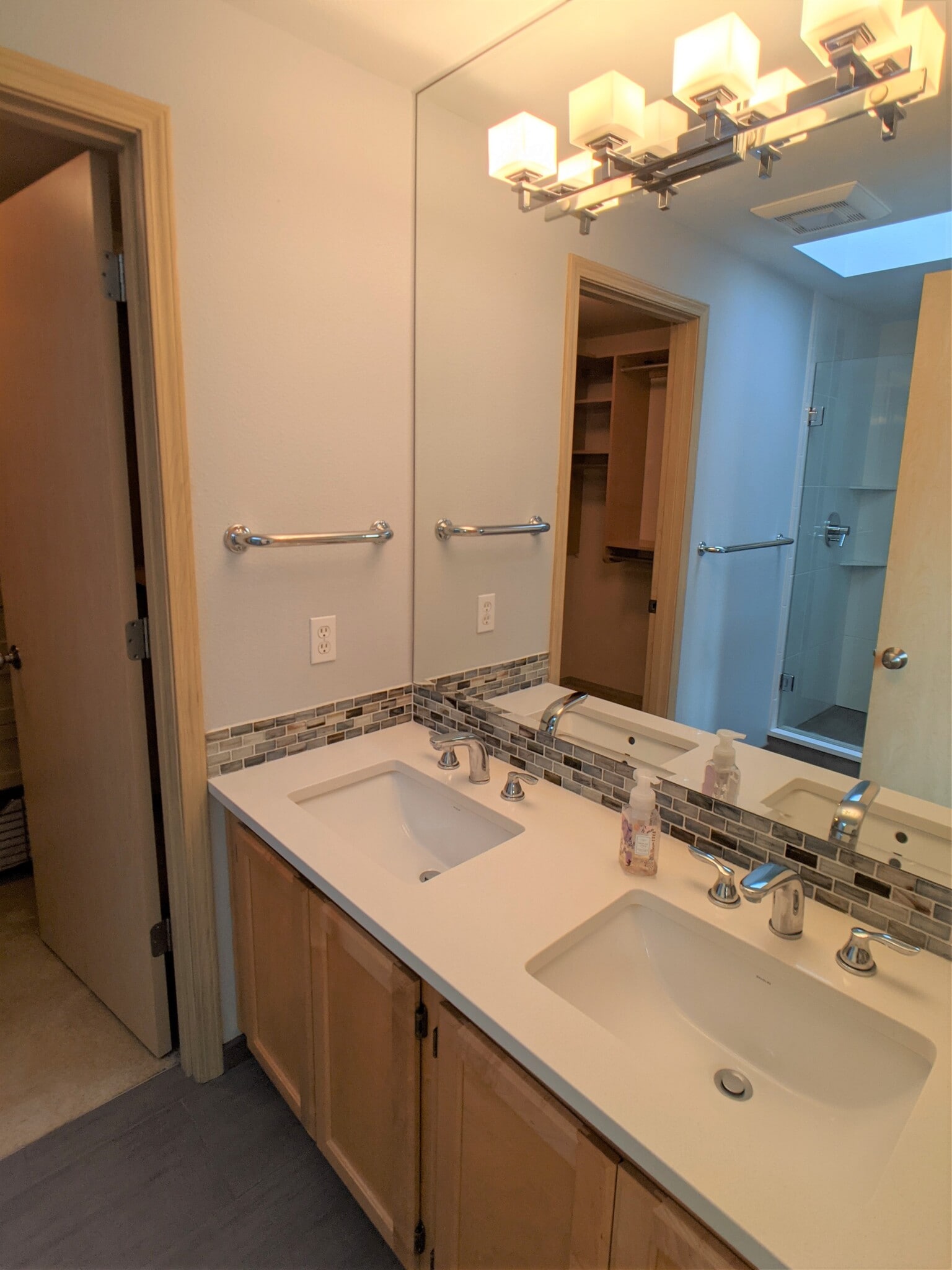 Double vanity in master en suite - 1908 Dayton Ave NE
