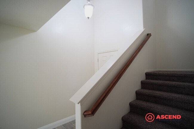 Building Photo - Stunning 2 Story Home!