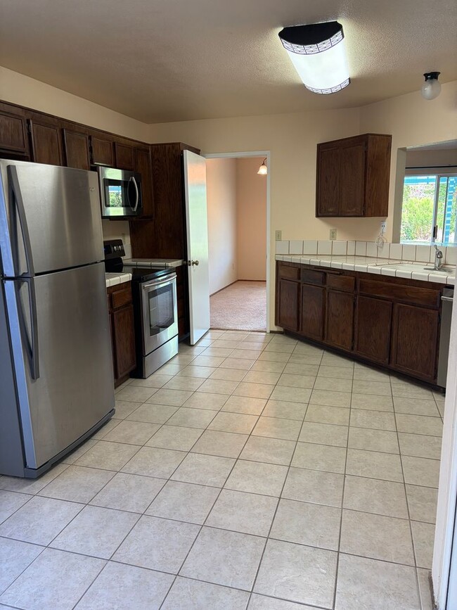 Building Photo - 757 Sunningdale Dr