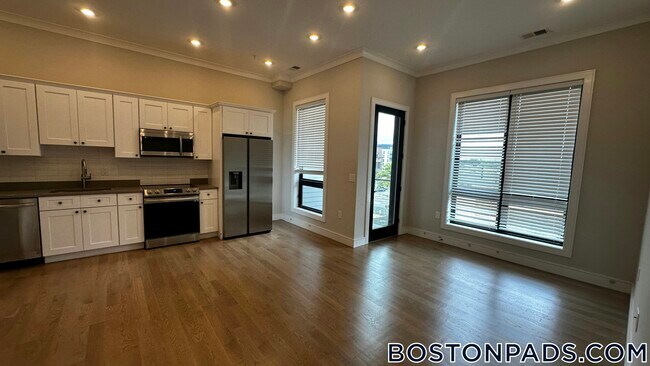 Building Photo - 16-18 HighGate St.