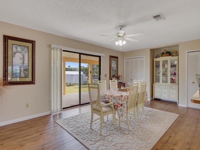 Building Photo - 2543 SE Price Ct