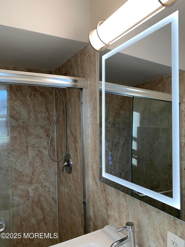 Building Photo - 32 Manchester Ct