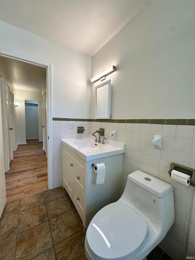 Building Photo - 613 Cypress St