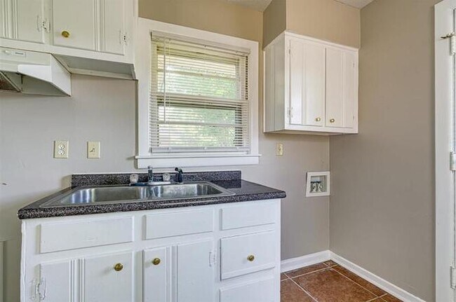 Building Photo - Awesome East Memphis Home
