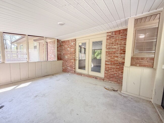 Building Photo - Updated 3-Bedroom with Bonus Room, Deck & Screened-In Porch