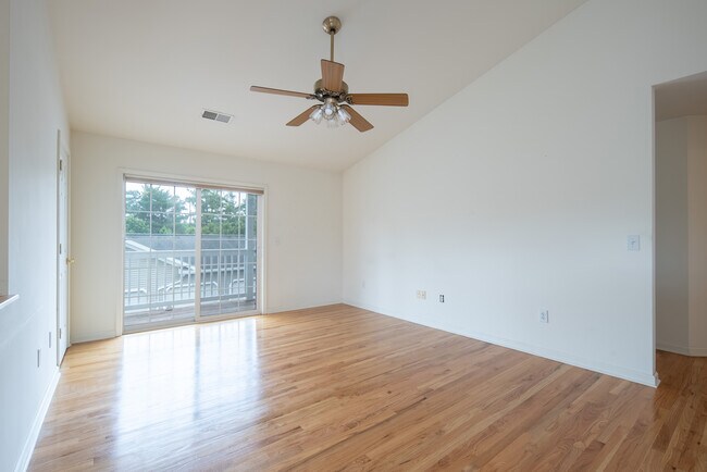 Building Photo - 108 Evergreen Pl