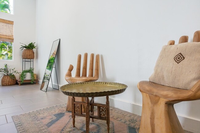 Building Photo - 717 Forest Hill Blvd