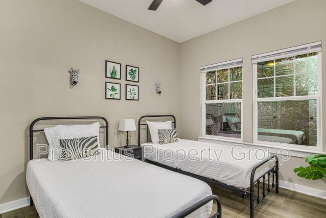 Building Photo - 1018 N D St