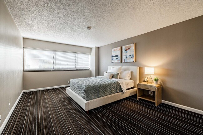 Building Photo - 14703 Park Row Blvd