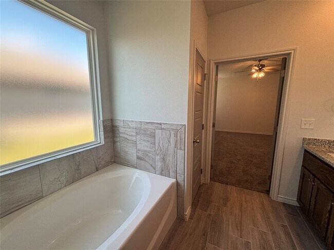 Building Photo - 725 Freedom Cir