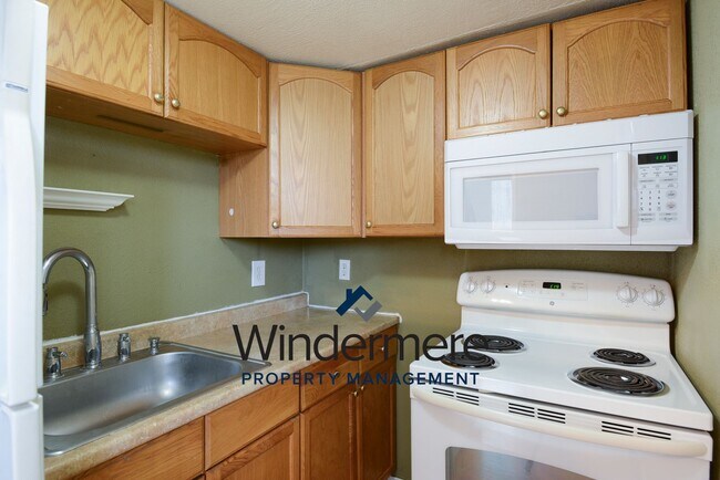 Building Photo - 1 Bed 1 Bath House in Rolling Hills
