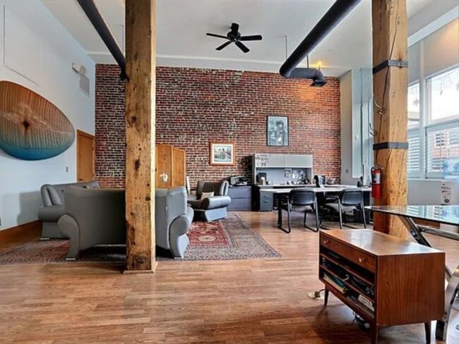 Building Photo - Available November 12