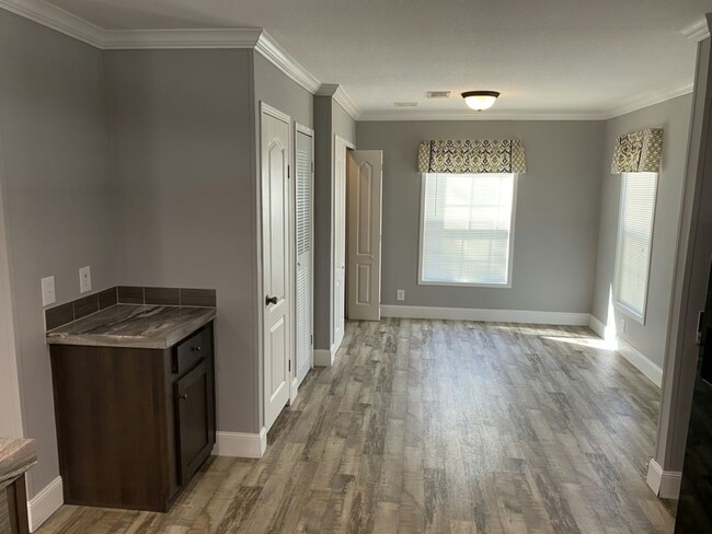 Building Photo - 507 Remann Rd