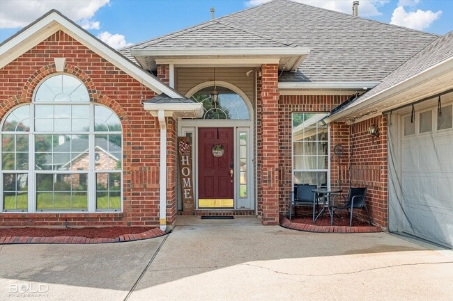 Building Photo - 4 Bedroom 2.5 Bathroom in Stockwell