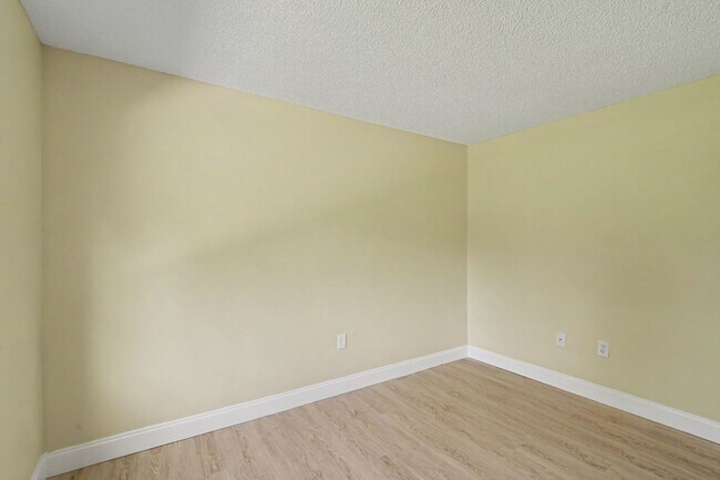 Building Photo - 2290-2296 Fox Hollow Dr.
