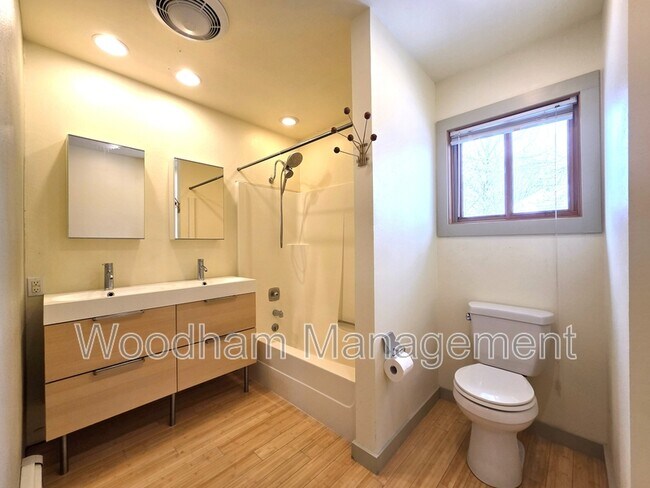 Building Photo - 321 N 22nd Ave