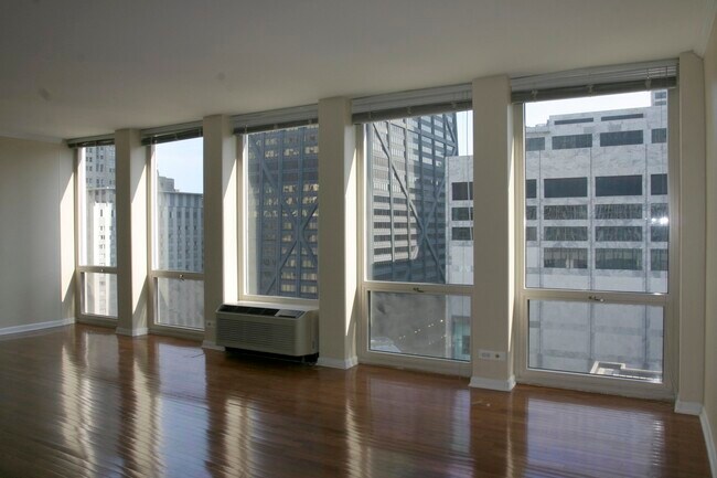 Building Photo - 111 E Chestnut St