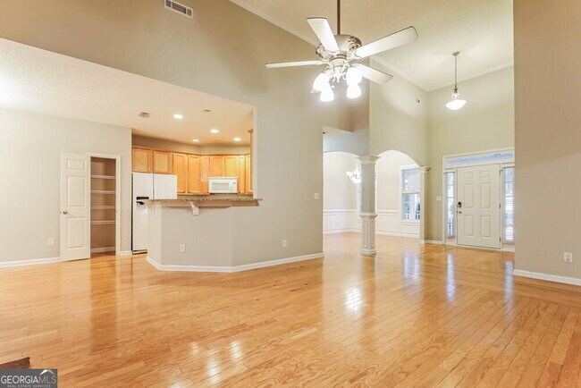 Building Photo - 329 Westhill Dr