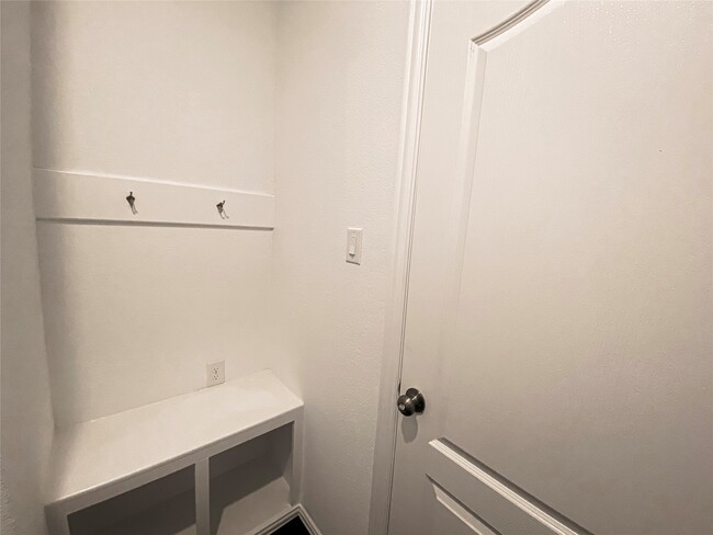 Building Photo - 31302 Whitfield Ct