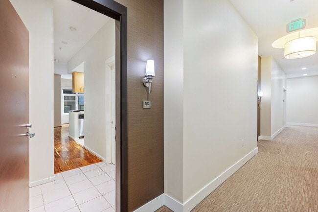 Building Photo - Beautiful Studio in Belltown