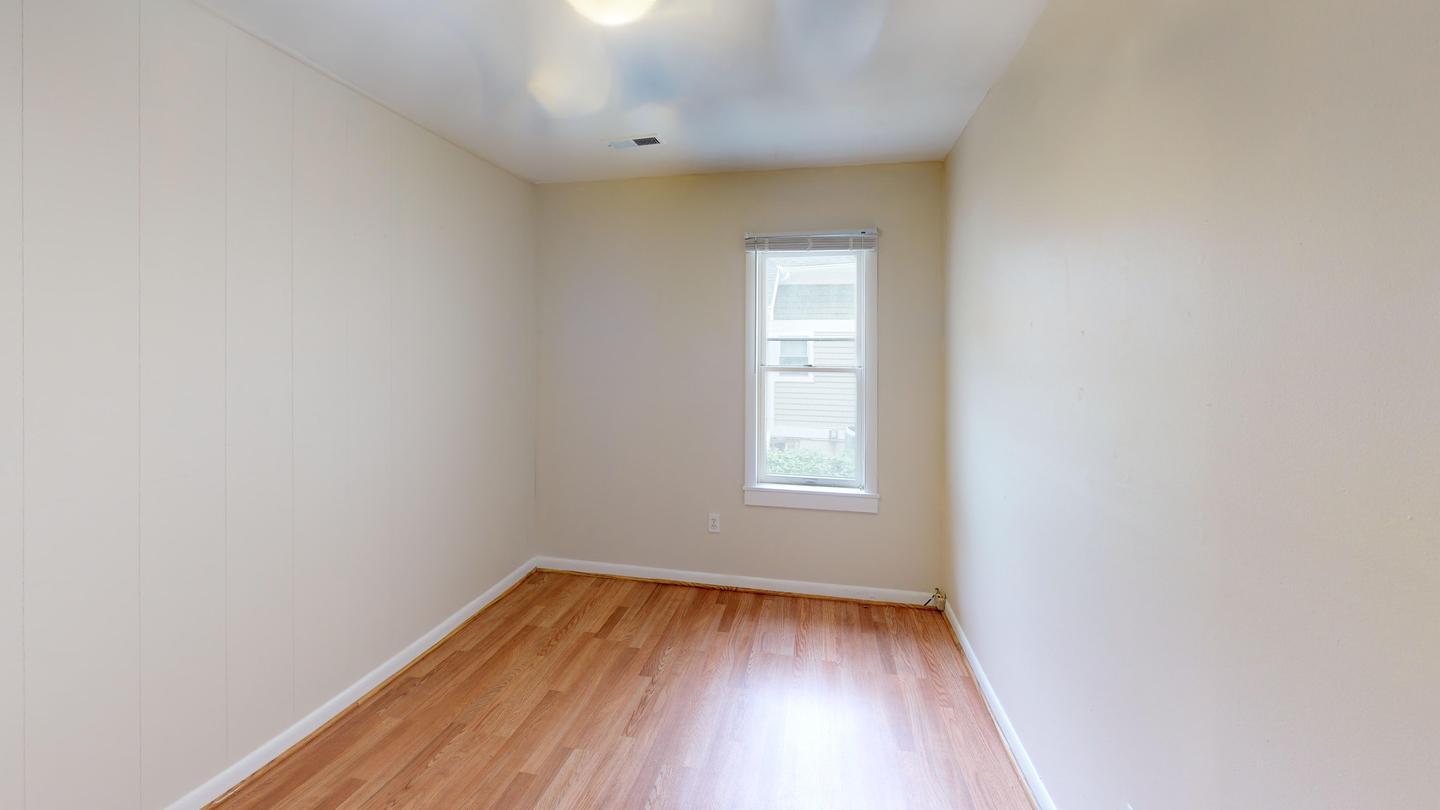 Building Photo - 809 Thayer Ave