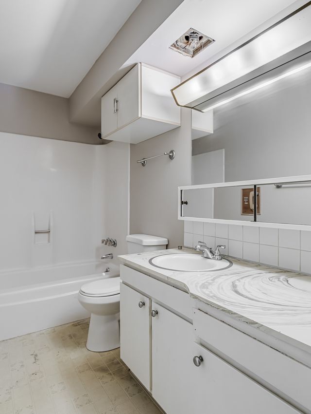 Building Photo - 2331 E Market St