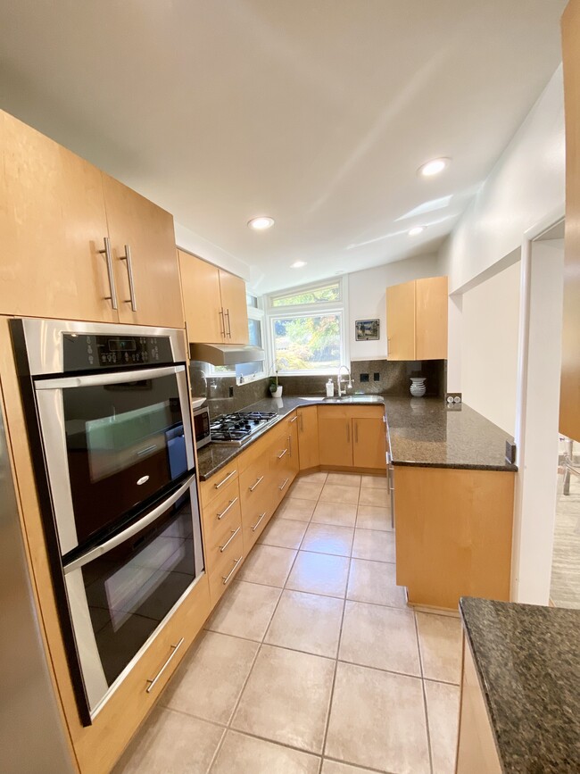 Building Photo - 921 Arden Ln